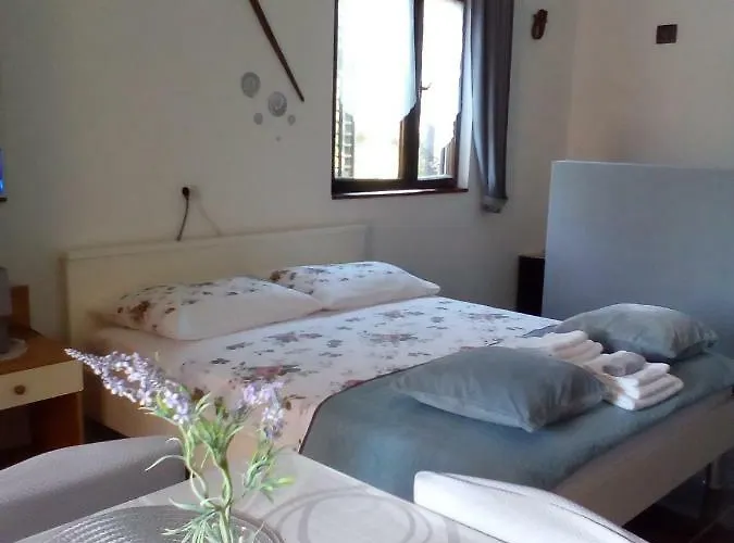 Ella * Pula